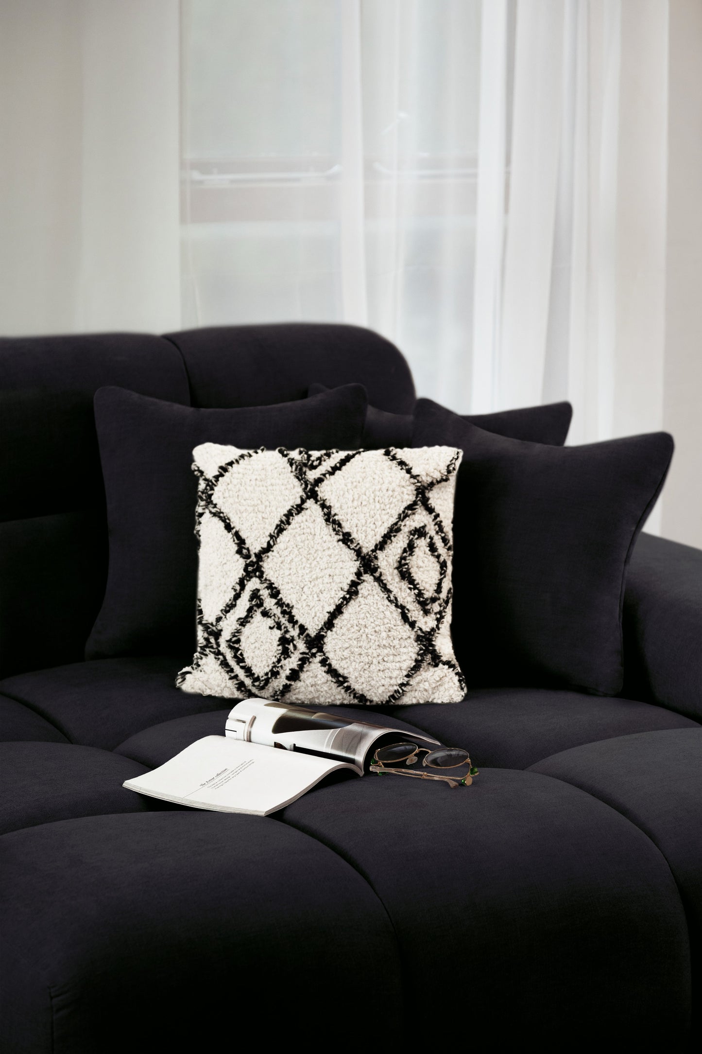 Jacob Sofa Black Right Hand Facing Corner